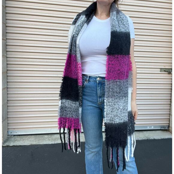 NWT Juicy Couture Oversized plaid scarf, pink, black, white, fringe, soft, OS - Picture 3 of 8